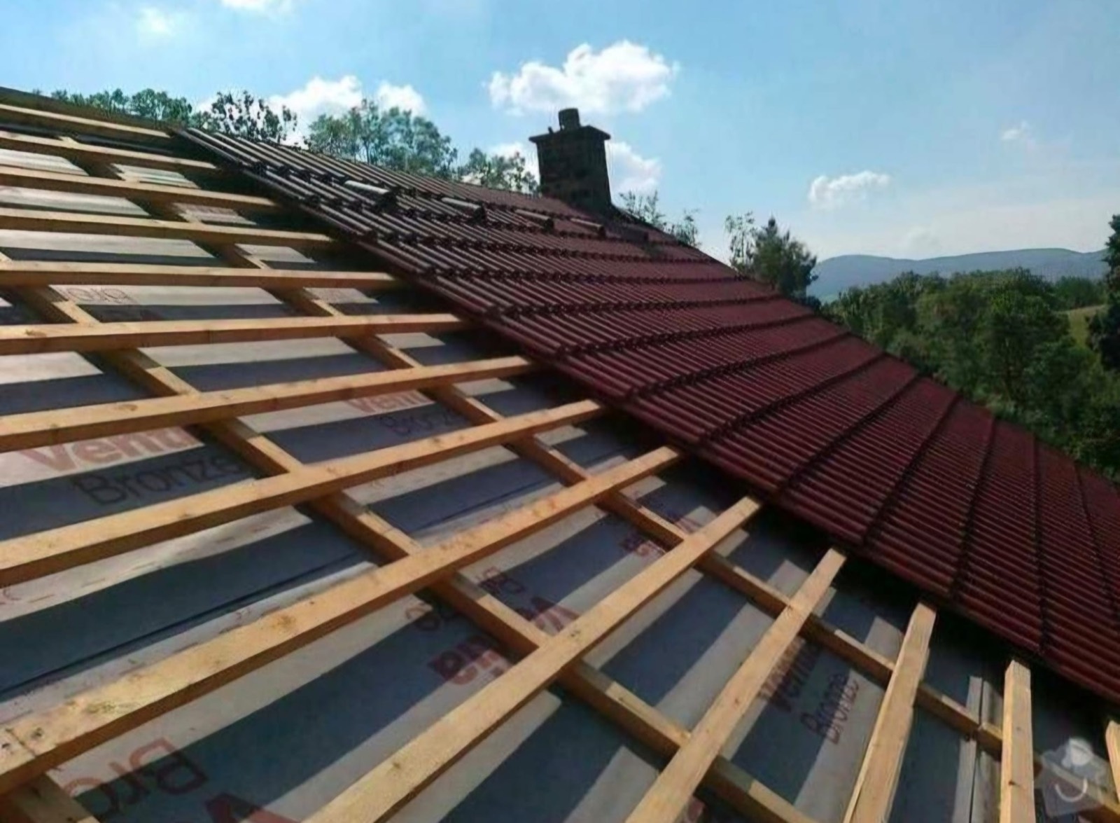 Acoperiș finalizat cu țiglă ceramică